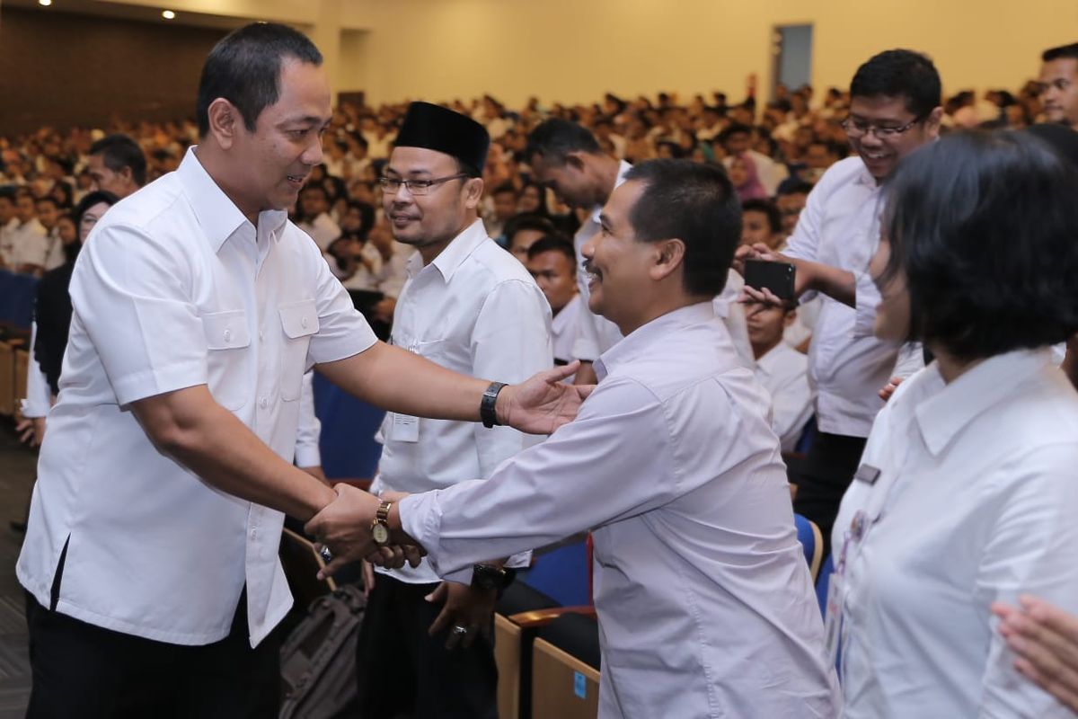 Wali Kota Semarang Hendrar Prihadi mengimbau masyarakat untuk tidak panik terkait penyebaran virus corona.