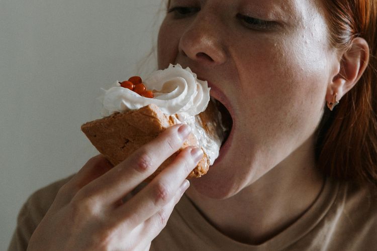 6 Makanan yang Baik Dikonsumsi Menjelang Menstruasi Menurut Ahli