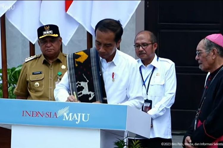 Presiden Joko Widodo meresmikan Gereja Katedral Keuskupan Agung Kupang saat kunjungan kerjanya di wilayah Nusa Tenggara Timur (NTT), Rabu (6/12/2023). 