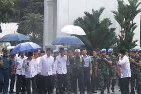 Jokowi Shalat Jumat di Monas, Foto Ini Ramai Dibagikan di Twitter