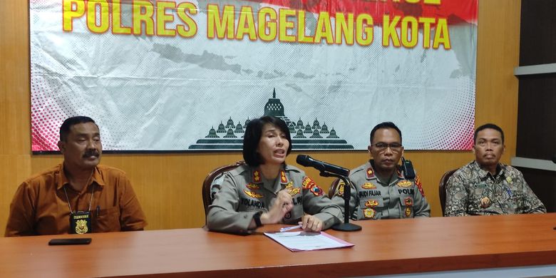 Kapolres Magelang Kota AKBP Yolanda Evalyn Sebayang dalam konferensi pers terkait video viral cewek cantik curi motor di Magelang, Kamis (13/4/2023)