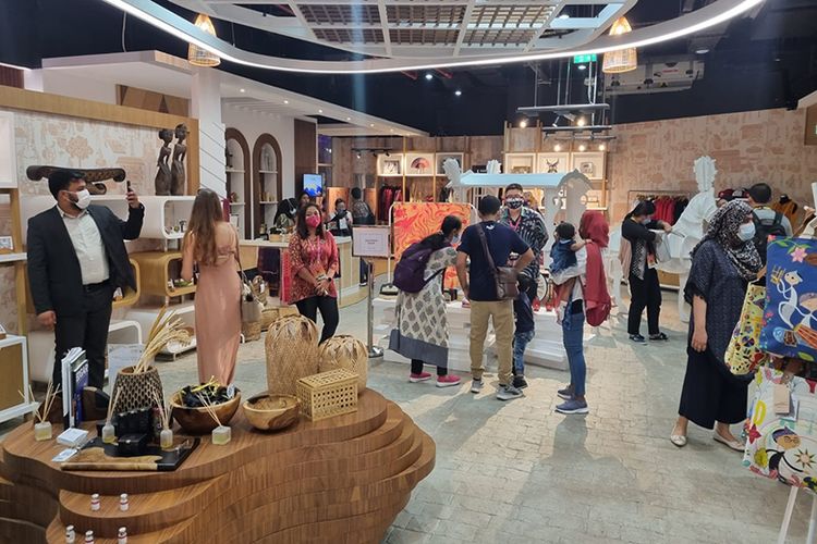 Ratusan UKM Indonesia memamerkan produknya di Dubai Expo 2020.
