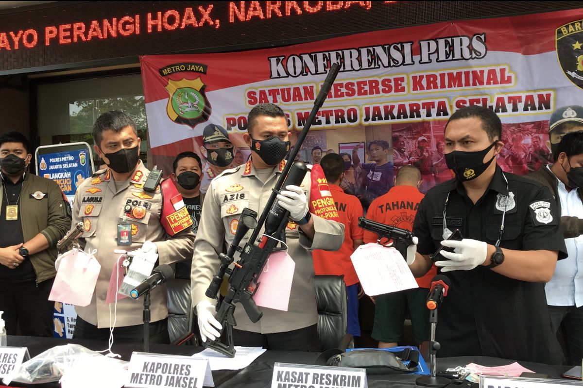 Kapolres Metro Jakarta Selatan, Kombes Pol Azis Andriansyah; Wakapolres Metro Jakarta Selatan, AKBP Antonius Agus Rahmanto; dan Kasatreskrim Polres Metro Jakarta Selatan, AKBP Jimmy Christian Samma merilis kasus penculikan di kawasan Tebet di Polres Metro Jakarta Selatan pada Selasa (9/3/2021).