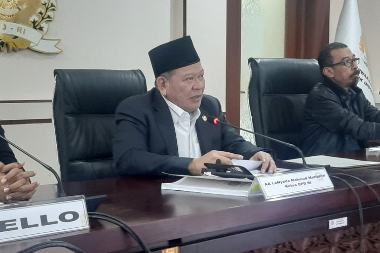 Ketua Dewan Perwakilan Daerah (DPD) La Nyalla Mattalitti dalam acara public expose big data DPD di Kompleks Parlemen, Jakarta, Kamis (14/4/2022).