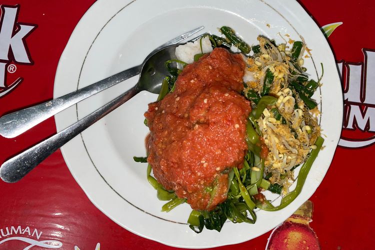 Foto : Mengenal Pelecing Kangkung, Makanan Pedas Khas Lombok Halaman 2