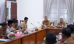 Temui Gubri, Rombongan Kades dari Kepulauan Meranti Ingin Kondisi Desa Tetap Diperhatikan