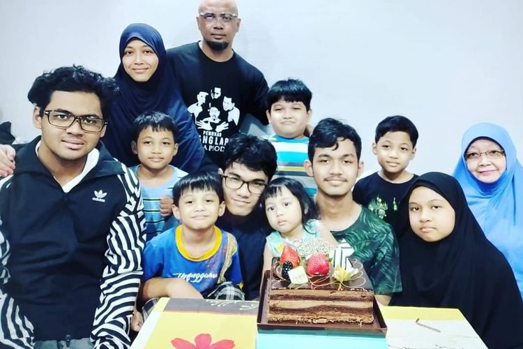 Keluarga Tahirah (45), ibu di Singapura yang memiliki sembilan anak dengan tujuh di antaranya berkebutuhan khusus.