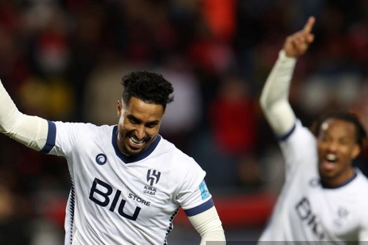 Gelandang Al Hilal merayakan golnya ke gawang Flamengo pada laga semifinal Piala Dunia Antarklub 2022 di Stadion Ibn Batouta, Tangier, Maroko, Rabu (8/2/2023) dini hari WIB. Al Hilal menang 3-2 atas Flamengo dan melaju ke final. Mereka tinggal menunggu pemenang laga Al Ahly vs Real Madrid.