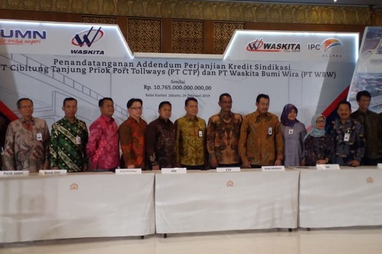 Penandatanganan kredit sindikasi untuk PT Cibitung Tanjung Priok Port Tollways dan PT Waskita Bumi Wira di Jakarta, Selasa (26/2/2019).