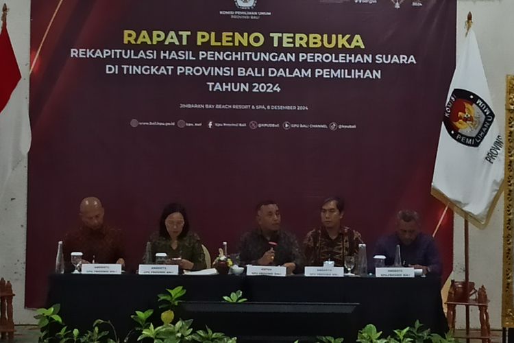 KPU Bali mengelar rapat pleno  rekapitulasi hasil perhitungan suara Pilkada Bali 2024 yang berlangsung di Hotel Bay Beach Resort, Jimbaran, Kabupaten Badung, Bali, pada Minggu (9/12/2024) siang. K 