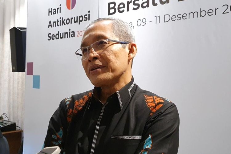 Wakil Ketua KPK Alexander Marwata saat ditemui di Hotel Bidakara, Jakarta Selatan, menyebut adanya kemungkinan penyidik memeriksa lembaga survei yang dipakai Bupati bangkalan R Abdul Latif Amin Imron, Sabtu (10/12/2022).
