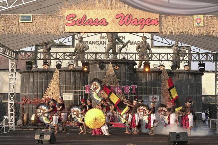 Pentas Selasa Wagen. 