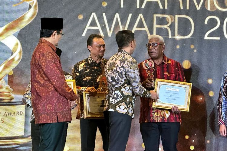 Penghargaan Harmony Award 2025 diserahkan langsung oleh Kementerian Agama melalui Pusat Kerukunan Umat Beragama (PKUB) dalam acara di DoubleTree by Hilton Hotel, Kemayoran, Jakarta, Jumat (28/11/2025).

