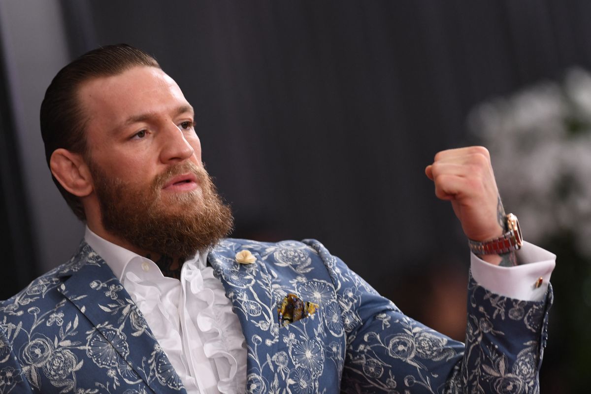 Petarung Irlandia, Conor McGregor pada acara 62nd Annual Grammy Awards 26 Januari 2020, di Los Angeles. McGregor menjadi atlet dengan pendapatan tertinggi tahun 2020, dengan jumlah 180 juta dollar AS, yang diperoleh dari pertandingan dan iklan, menurut laporan Forbes 12 Mei 2021. Padahal pria berusia 32 tahun itu hanya bertanding sekali pada 2020, dan mendapatkan sekitar 22 juta dollar AS. 