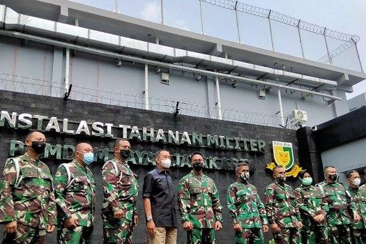 Jenderal TNI Andika Perkasa yang saat itu menjabat sebagai KSAD tengah meresmikan Smart Instalasi Tahanan Militer berteknologi Artificial Intelligence atau kecerdasan buatan pertama dalam sejarah TNI AD di Markas Pomdam Jaya Jakarta pada Selasa (20/4/2021). 