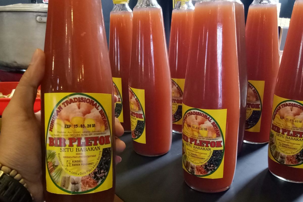 Bir pletok asli yang diracik langsung oleh rempah pilihan. Ukuran 500 ml dijual seharga Rp 20.000.
