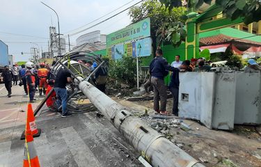 Siswa SD Tewas Tertabrak Truk Saat Jajan di Depan Sekolah ...