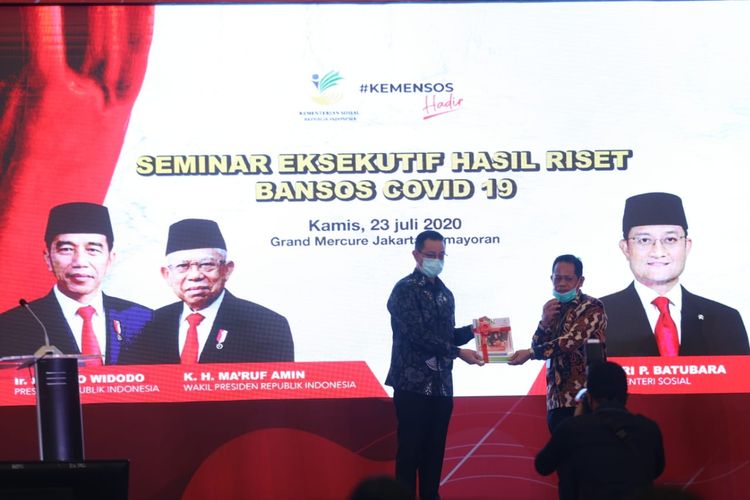 Mensos dalam acara Eksekutif Hasil Penelitian Bantuan Sosial Covid-19, Kamis (23/07/2020).