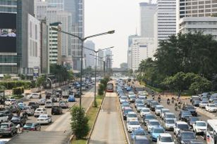 Pertumbuhan kendaraan bermotor di Jakarta tak sebanding dengan pertumbuhan jalan yang hanya mampu mencapai 0,01 persen per tahun.
