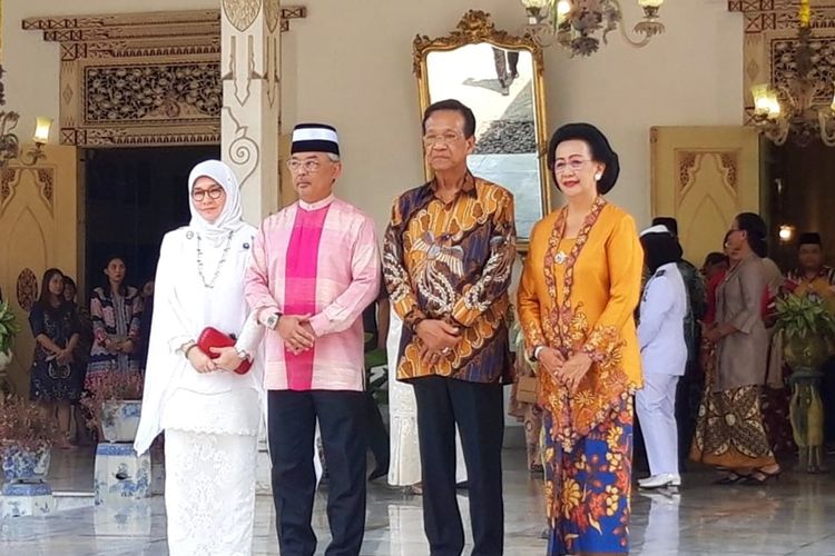 Raja Malaysia Yang Dipertuan Agong XVI Al-Sultan Abdullah Riayatauddin Al Mustafa Billah Shah dan Agong Tunku Hajag Azizah Aminah Maimunah Iskandariah saat berfoto bersama Raja Keraton Ngayogyakarta sekaligus Gubernur DIY Sri Sultan HB X dan Gusti Kanjeng Ratu (GKR) Hemas, Rabu (28/8/2019).