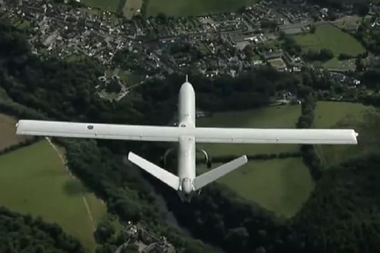 Drone milik militer Inggris, The Watchkeeper WK050 bernilai Rp 102 miliar, yang jatuh menabrak pohon dekat sekolah dasar di Wales, pada Juni 2018.