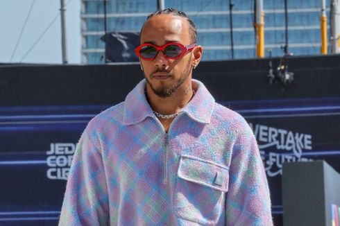 Lihat, Padu Padan Fashion Paddock yang Berani ala Lewis Hamilton