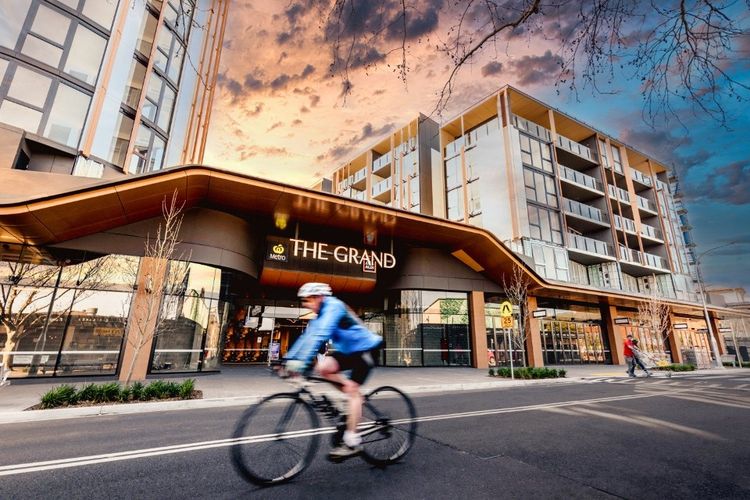 The Grand Residence, kawasan hunian yang terletak di atas The Grand Shopping Centre, Sydney, Australia. Ini merupakan properti milik Crown Group