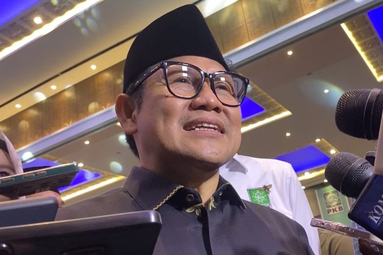 Ketua Umum Partai Kebangkitan Bangsa (PKB) Muhaimin Iskandar atau Cak Imin saat ditemui usai memberikan pembekalan kepada bakal calon kepala daerah (Bacakada) yang diusung oleh PKB di Four Points Makassar, Sulawesi Selatan, Minggu (5/5/2024).