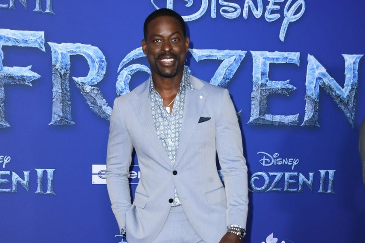 Aktor Sterling K Brown menghadiri pemutaran perdana film Frozen 2 di Dolby theatre di Hollywood, Kamis (7/11/2019).