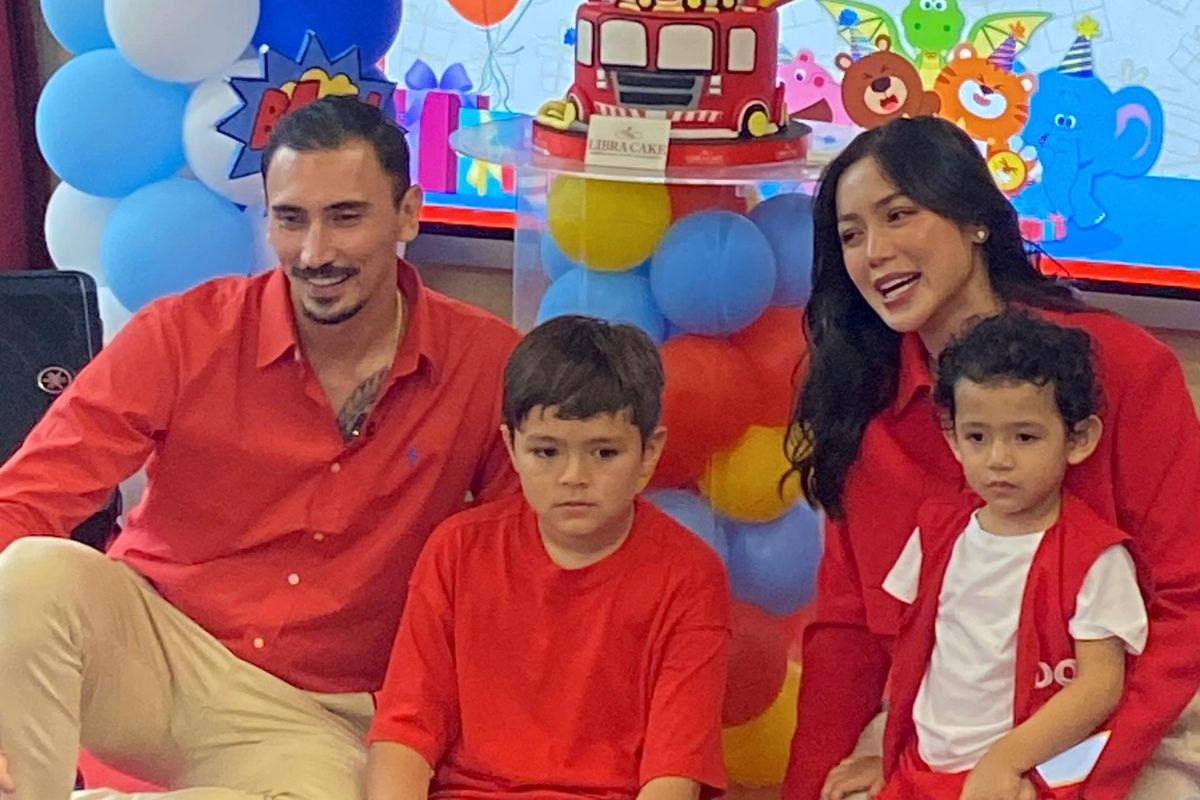 Perayaan ulang tahun anak kedua artis Jessica Iskandar, Don Verhaag (kanan) yang ke-3 tahun di daerah Thamrin, Jakarta Pusat, Rabu (7/5/2025).