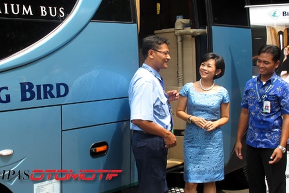 Big Bird Premium Bus dilengkapi pengemudi andal dan berpengalaman serta pelayan ahli.
