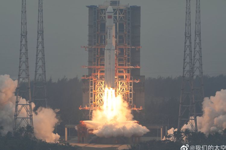 Roket Long March 8 milik China disebut-sebut sebagai kendaraan luar angkasa yang bisa digunakan kembali. Roket ini pun berhasil membawa 22 satelit menuju orbit. 