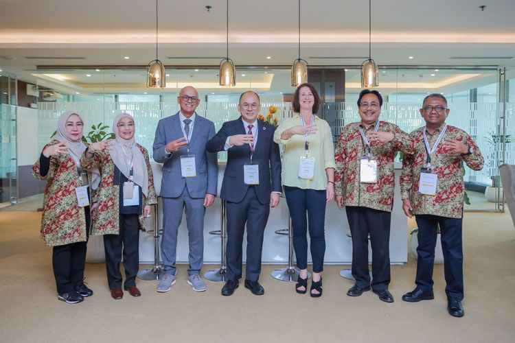 Lembaga Akreditasi Mandiri Ekonomi, Manajemen, Bisnis, dan Akuntansi (LAMEMBA) menjadi salah satu lembaga akreditasi Indonesia yang baru saja memperoleh pengakuan internasional INQAAHE.