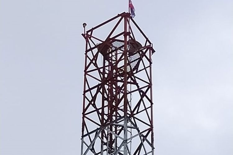 Bendera Bintang Kejora yang berada di atas tower Navigasi di Asmat, Sabtu (17/8).