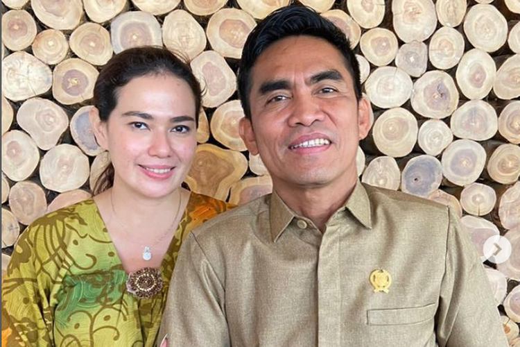 Politikus Idham Masse membagikan potret bersama istrinya, artis Catherine Wilson.