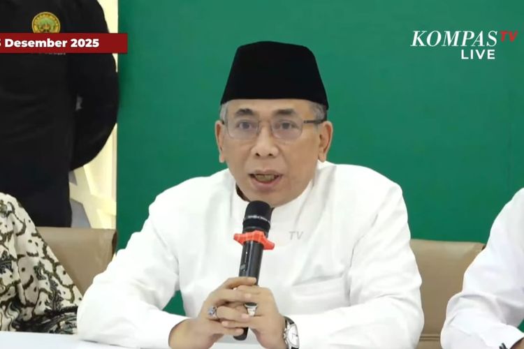 Ketua Umum Pengurus Besar Nahdlatul Ulama (PBNU), Yahya Cholil Staquf atau Gus Yahya dalam konferensi pers di Kantor PBNU, Jakarta, Rabu (3/12/2025).