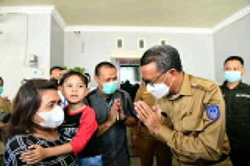 Gubernur Sulsel Kunjungi Keluarga Korban SJ 182 Asal Makassar