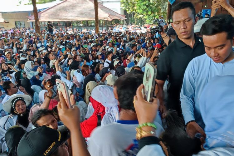 Cawapres nomor urut 2 Gibran Rakabuming Raka saat menghadiri senam gemoy di Banyuwangi, Jawa Timur, pada Rabu (10/1/2024)