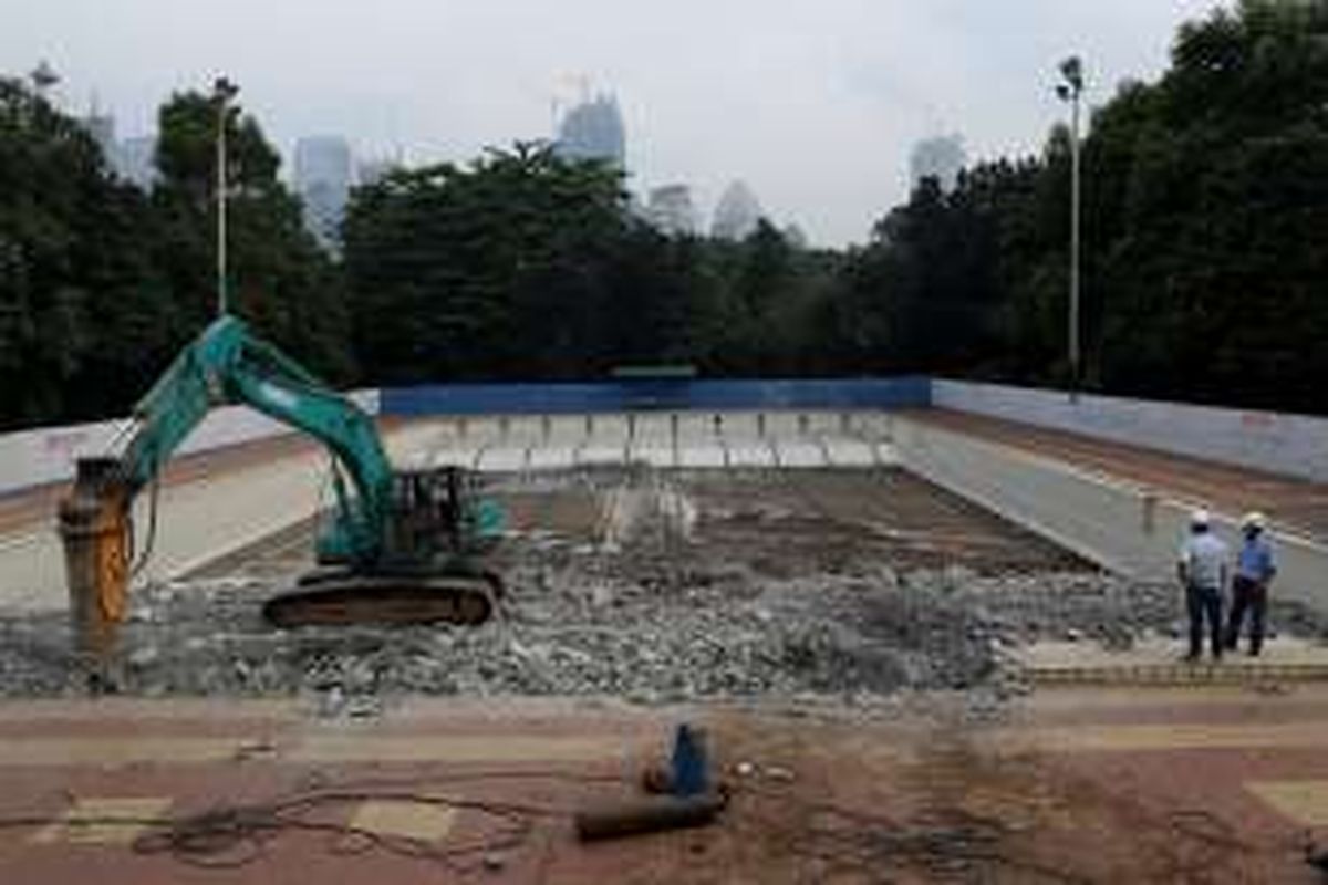 Kolam renang Gelora Bung Karno, Senayan, Jakarta, Rabu (24/8/2016). Menjelang kegiatan Asian Games 2018, pemerintah merehabilitasi venues atau tempat pertandingan olahraga di dalam kompleks Gelora Bung Karno (GBK) yang ditargetkan selesai pada September 2017.