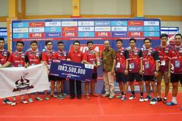 Tim bulu tangkis putera Universitas Trisakti berhasil pertahankan gelar juara LIMA badminton GJC.