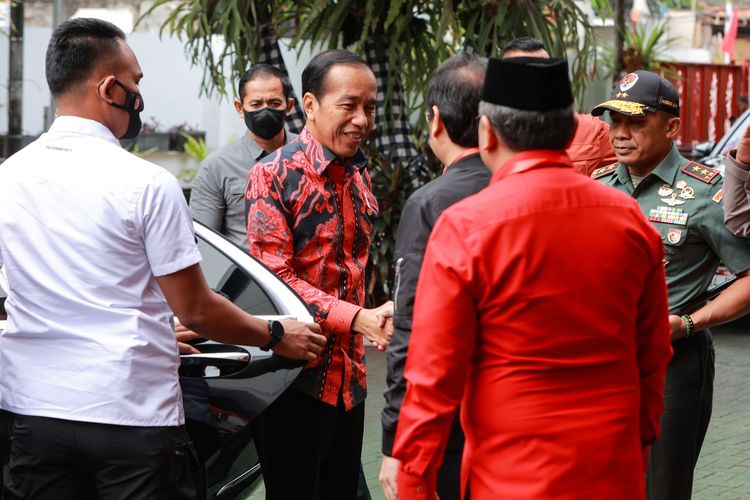 Presiden RI Joko Widodo menghadiri Rapat Kerja Nasional (Rakernas) PDI-P di sekolah partai DPP PDI-P, Lenteng Agung, Jakarta Selatan, Selasa (6/8/2023).