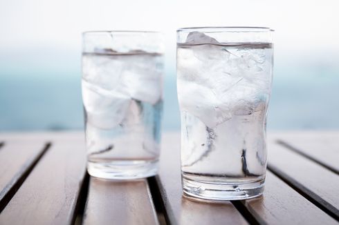 Mitos atau Fakta, Minum Air Es Bikin Sakit?