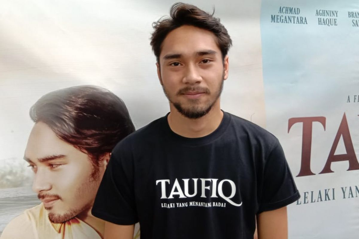 Achmad Megantara menghadiri peluncuran trailer film Taufiq: Lelaki yang Menantang Badai di Senayan City, Jakarta Pusat, Jumat (1/2/2019).