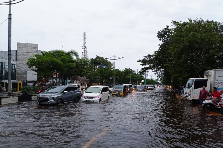 Jokowi ungkap penyebab banjir berhari-hari di kalimantan