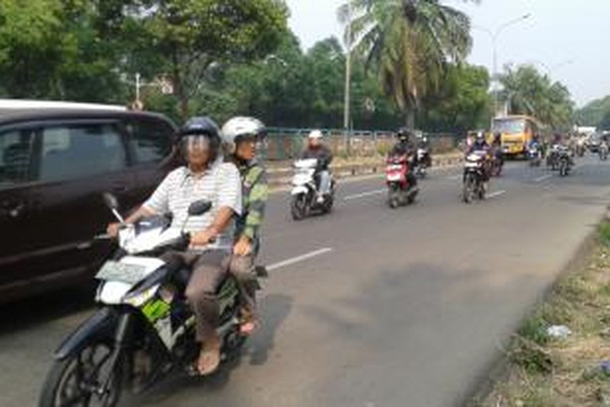 Jalan Daan Mogot, tepatnya setelah kantor polisi sektor Kalideres, Jakarta Barat, Kamis (21/8/2014) pagi.