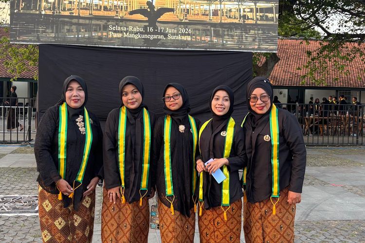 Dari Surabaya ke Solo, Satu Keluarga Menemukan Makna 
