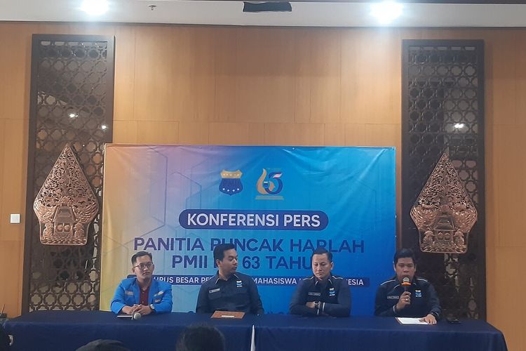 Konferensi pers puncak harlah ke-63 tahun Pergerakan Mahasiswa Islam Indonesia (PB PMII) di Solo, Jawa Tengah, Jumat (23/6/2023) malam.