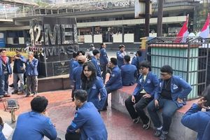 Mahasiswa Trisakti Siap Bergerak ke Gedung DPR, Bus dan Angkot Angkut Pendemo