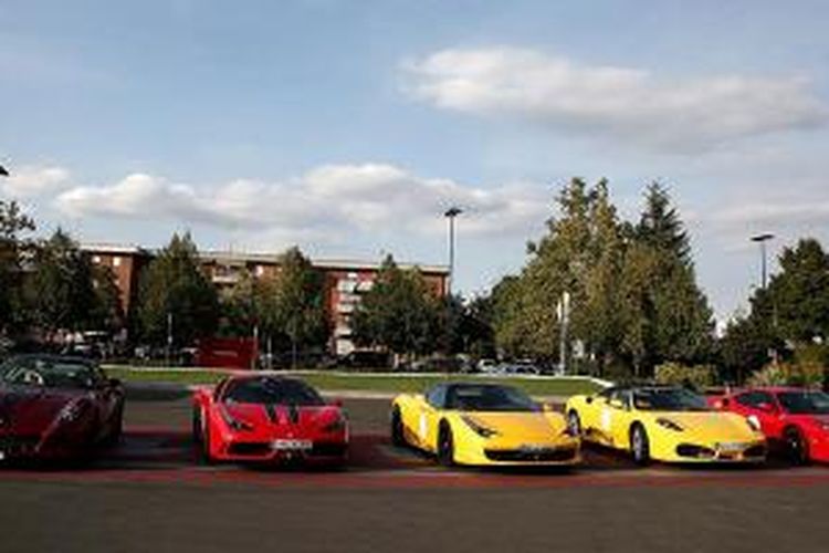 Deretan mobil Ferrari di Maranello, Italia.