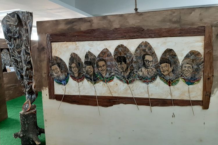 Karya seni wayang kulit bergambar mantan presiden dan wakil presiden Republik Indonesia serta Presiden Joko Widodo yang dipamerkan dalam Pekan Kebudayaan Nasional (PKN) dari tanggal 7 sampai 13 Oktober 2019 di Kompleks Istora Gelora Bung Karno, Jakarta.